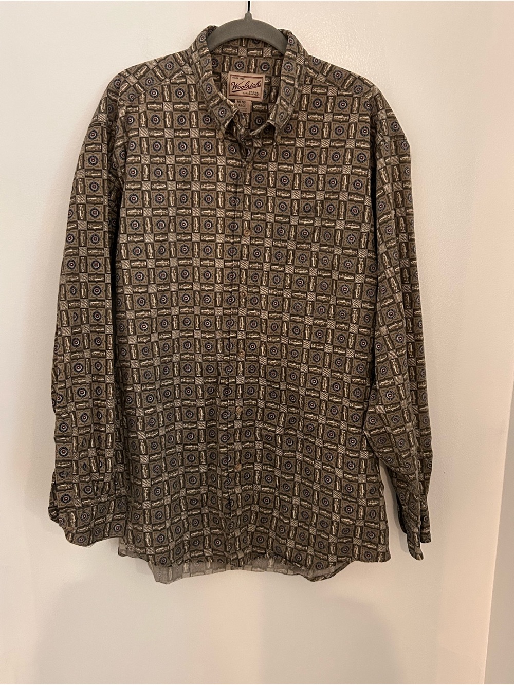 Vintage Men's Olive Patterned Button-Up Shirt with Fish Print